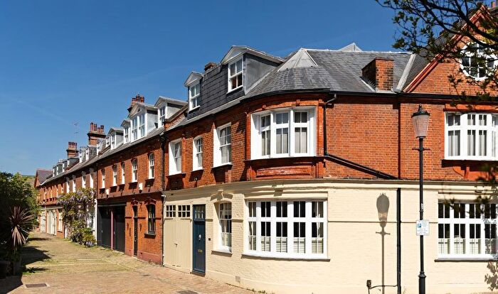 4 Bedroom Mews For Sale In Clover Mews, London, SW3