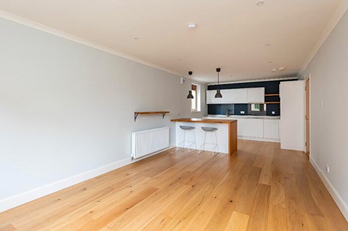 2 Bedroom Flat To Rent In West Silvermills Lane, Stockbridge, Edinburgh, EH3