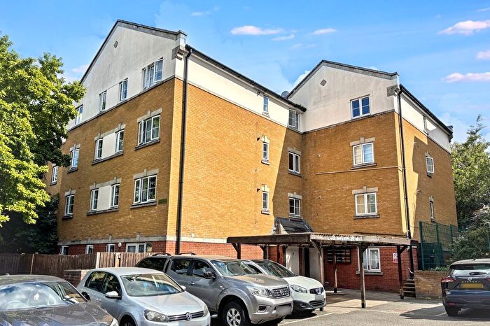 3 Bedroom Flat For Sale In Wick Road, London, E9