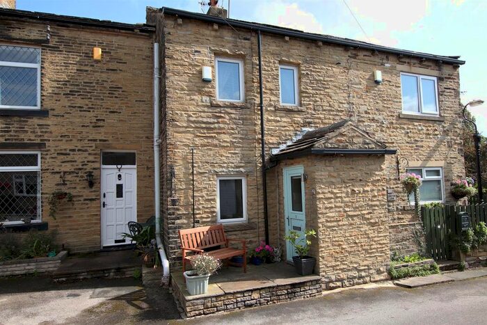 2 Bedroom Cottage To Rent In Rawson Square, Idle, Bradford BD10