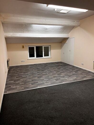 3 Bedroom Flat To Rent In Yorkshire Street, Rochdale, OL16