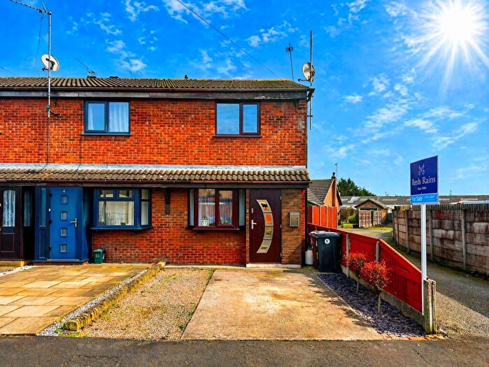 2 Bedroom End Of Terrace House For Sale In Foxes Lane, Garden City, Deeside, Flintshire, CH5