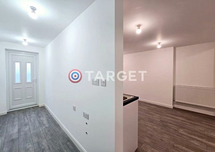 1 Bedroom Flat To Rent In Hertford Road, Enfield, EN3