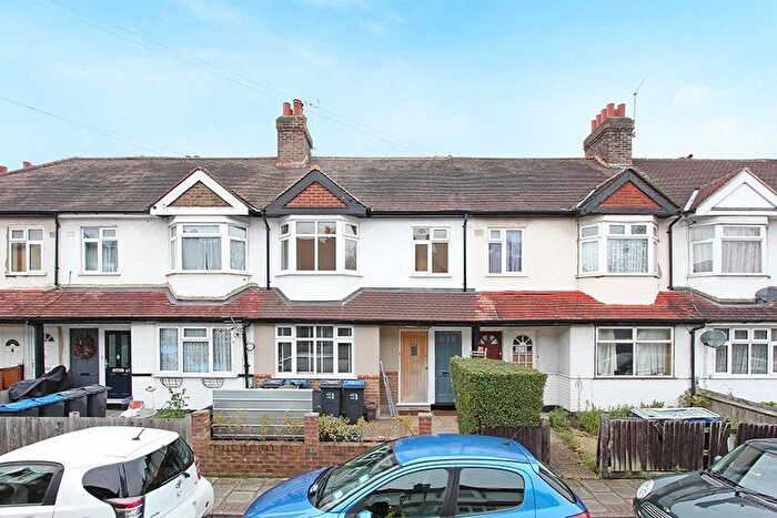 2 Bedroom Maisonette For Sale In Kimble Road, Colliers Wood, London, SW19