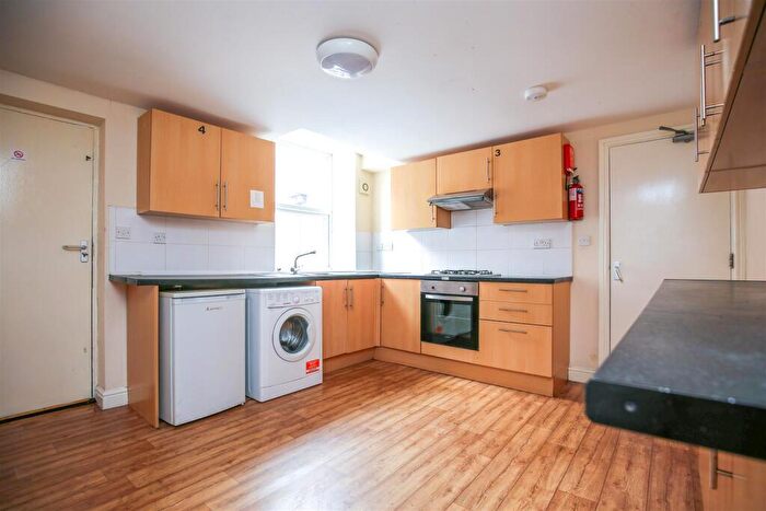 6 Bedroom Maisonette To Rent In Brighton Grove, Newcastle Upon Tyne, NE4