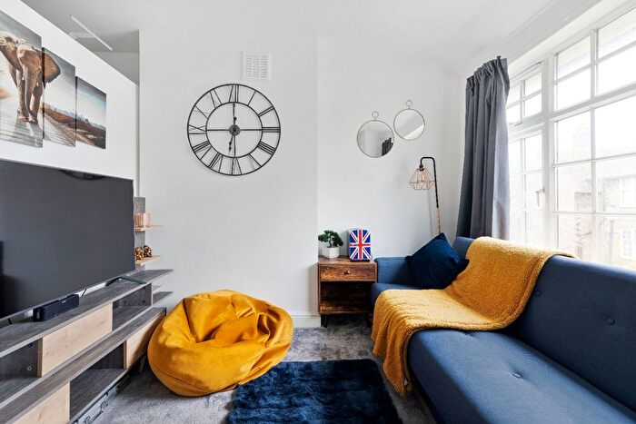 1 Bedroom Flat To Rent In Fitzneal Street, London, W12