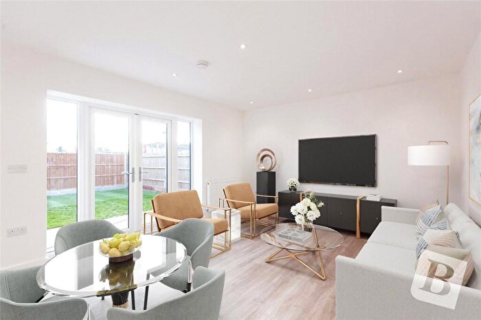 4 Bedroom Terraced House For Sale In Wrexham Road, Noak Hill, RM3