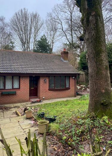 2 Bedroom Bungalow To Rent In Wellington Road, Oldham OL8