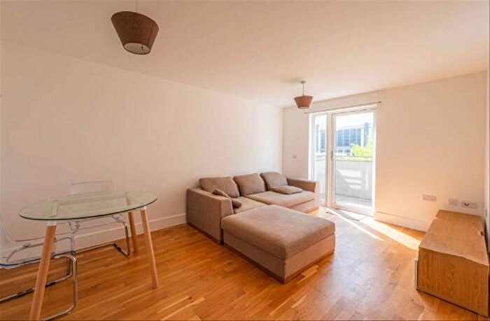 1 Bedroom Flat To Rent In Contessa Court, Canary Wharf, London, E14