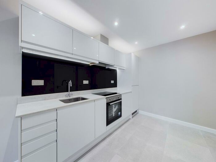 1 Bedroom Flat To Rent In Plumer Road, High Wycombe, HP11