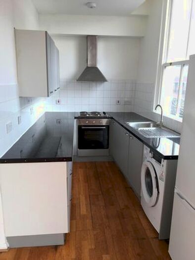 1 Bedroom Flat To Rent In North End Road, London, SW6
