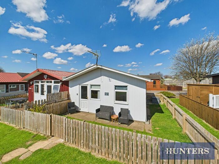 3 Bedroom Chalet For Sale In First Avenue, South Shore, Wilsthorpe, Bridlington, YO15