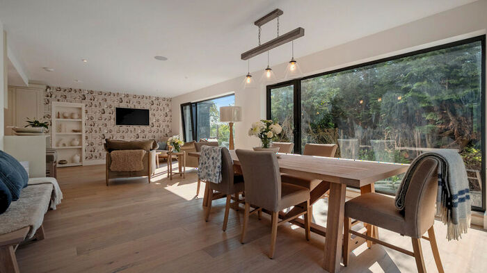 4 Bedroom Detached House For Sale In Riverside Off Tiddington Road, Stratford Upon Avon, Warwickshire., CV37