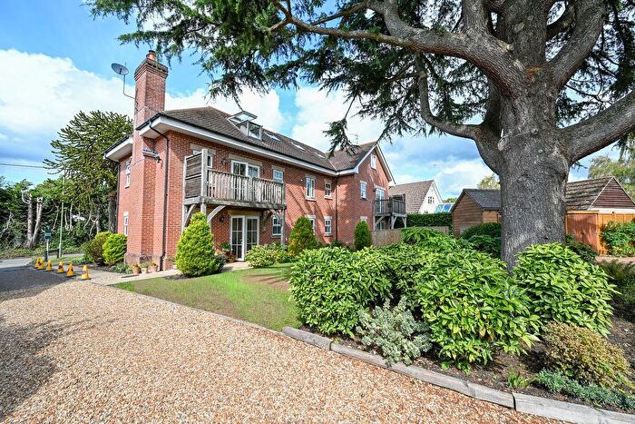 2 Bedroom Flat For Sale In Old Forge Close, Ringwood, BH24