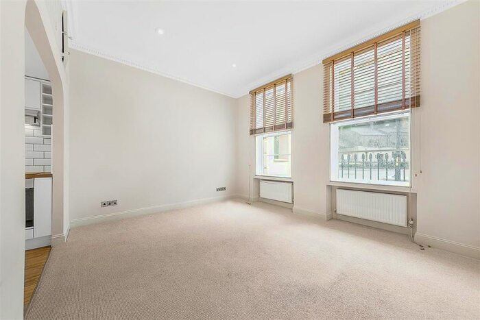 2 Bedroom Flat To Rent In St. Georges Square, London, SW1V