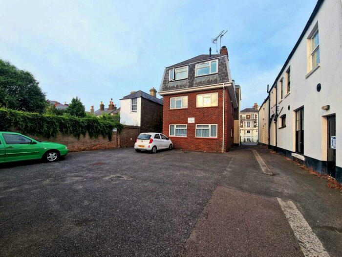 2 Bedroom Flat To Rent In Victoria Road, Deal, CT14