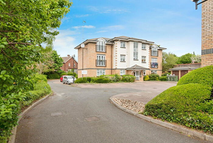 2 Bedroom Flat For Sale In Stevenage Road, Hitchin, SG4