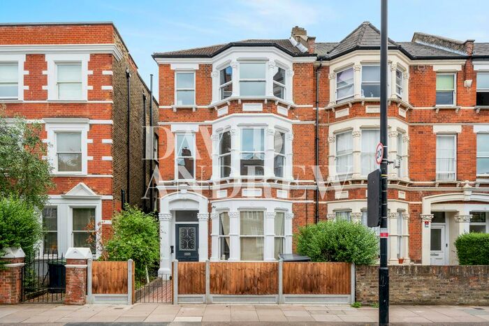 3 Bedroom Flat To Rent In Stapleton Hall Road, London, N4
