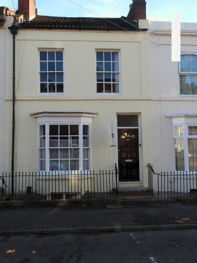 6 Bedroom Terraced House To Rent In Bed Hmo, George Street, CV31