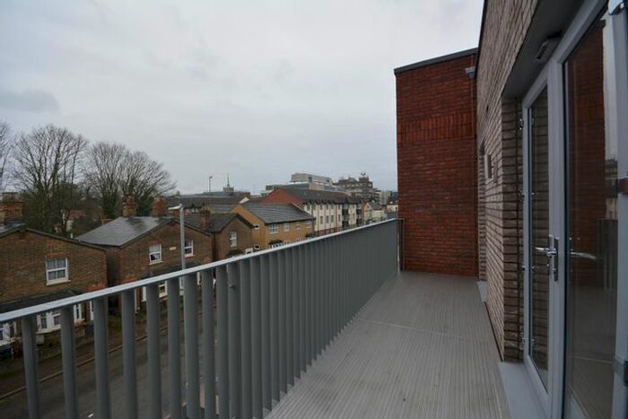 1 Bedroom Flat To Rent In Hill Court, Victoria Road, CM1