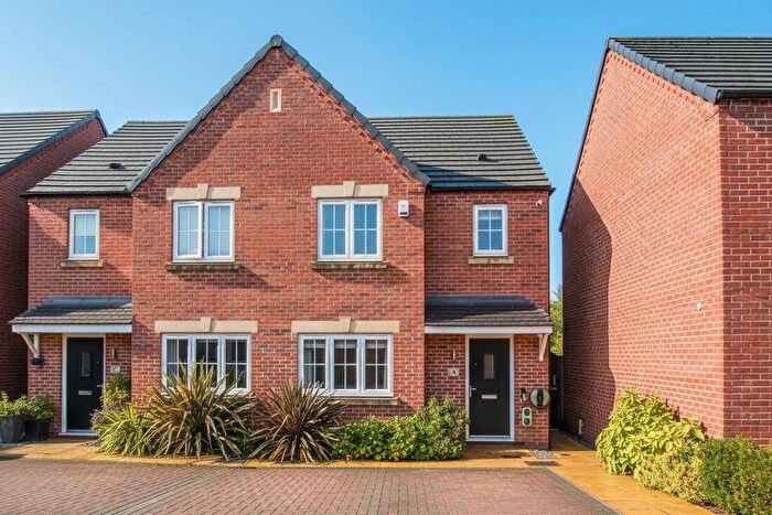 3 Bedroom Semi Detached House For Sale In Haywood Road, Wakefield, WF1