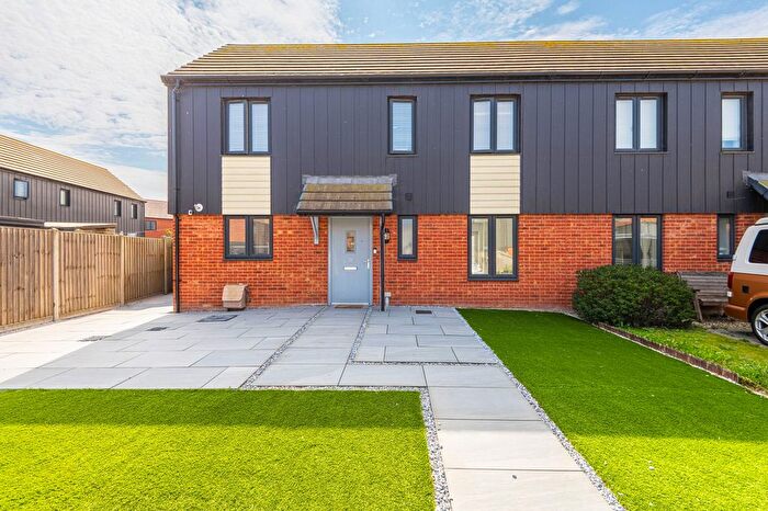 3 Bedroom Semi-Detached House For Sale In Wainscot Drive, Bradwell, NR31