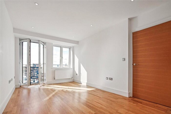 1 Bedroom Apartment For Sale In Swanfield Road, Waltham Cross, Hertfordshire, EN8