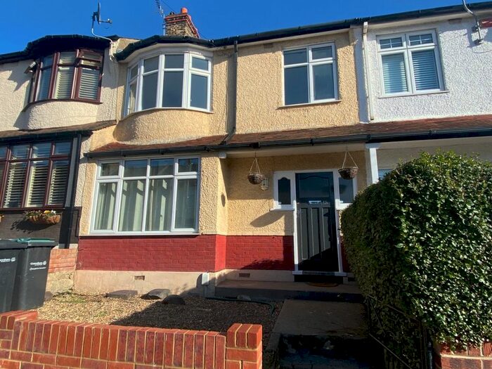 3 Bedroom Terraced House To Rent In Pinnocks Avenue, Gravesend, Kent, DA11
