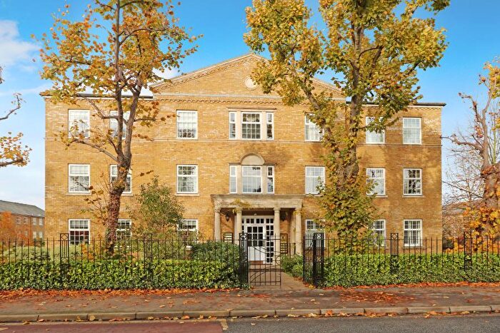 2 Bedroom Apartment To Rent In Surbiton, KT6