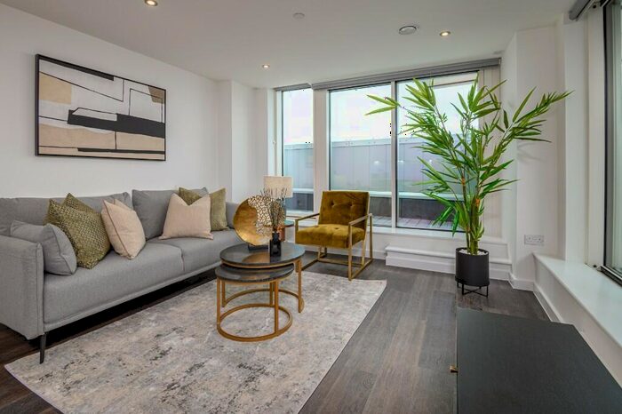 2 Bedroom Apartment To Rent In Centenary Plaza, Southampton, Hampshire, SO19