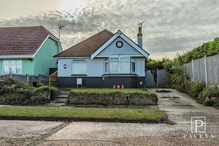 2 Bedroom Detached Bungalow For Sale In Kents Avenue, Holland-On-Sea, CO15