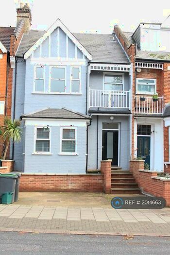 2 Bedroom Flat To Rent In Park Road, London, N8