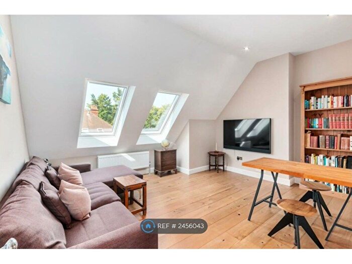 2 Bedroom Flat To Rent In West Wimbledon, London, SW20