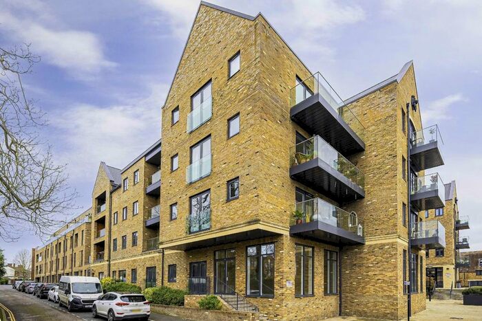 2 Bedroom Flat For Sale In Lion Wharf Road, Isleworth, TW7