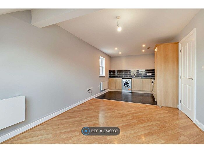 1 Bedroom Flat To Rent In West Street, Doncaster, DN12