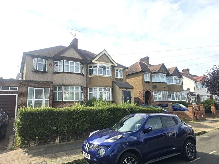3 Bedroom Semi-Detached House To Rent In Glenwood Grove, London, NW9