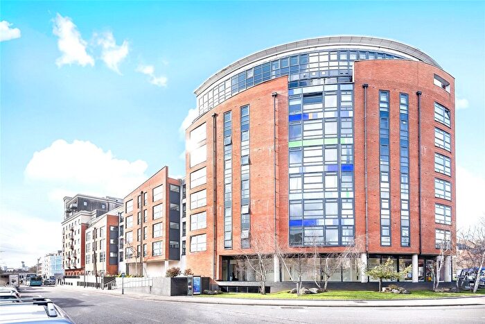 2 Bedroom Flat For Sale In Kennet Street, Reading, Berkshire, RG1