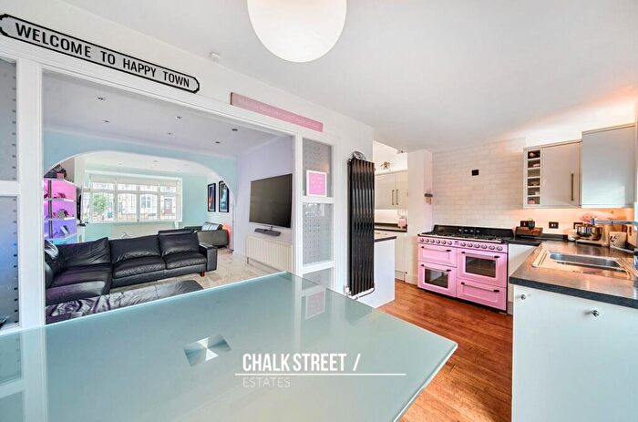 3 Bedroom Semi-Detached House For Sale In Suttons Lane, Hornchurch, RM12