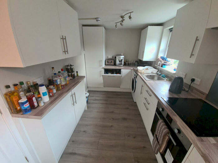 5 Bedroom House To Rent In Hyde Park Terrace, Leeds, LS6