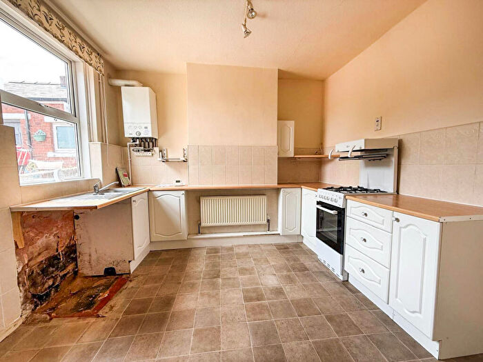 2 Bedroom Flat For Sale In Wellington Street, Nottingham, Eastwood, NG16