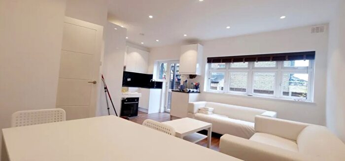 3 Bedroom Flat To Rent In Moyser Road, Streatham, SW16