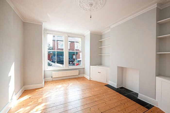 1 Bedroom Flat To Rent In Dorset Road, London, SW8