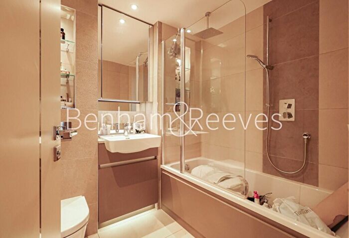 2 Bedroom Apartment To Rent In Duke Wellington Of Avenue, Royal Arsenal Riverside, SE18