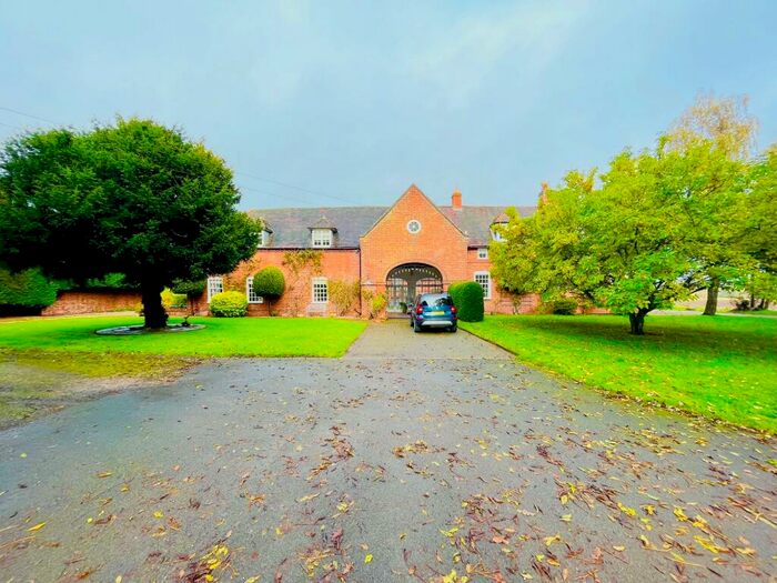 4 Bedroom House To Rent In Orgreave Hall, Orgreave, DE13