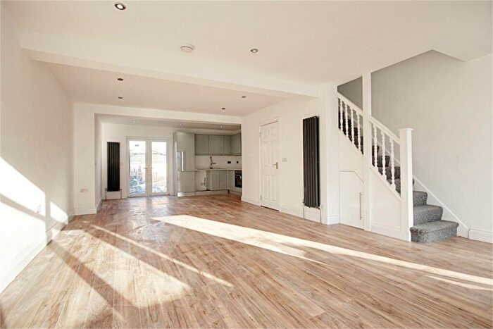 4 Bedroom End Of Terrace House To Rent In Churchbury Lane, Enfield, Middlesex, EN1