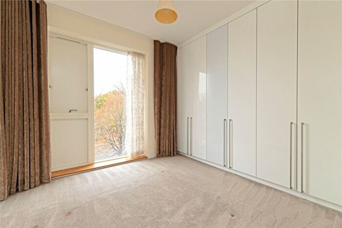 2 Bedroom Apartment For Sale In Seekings Close, Trumpington, Cambridge, CB2
