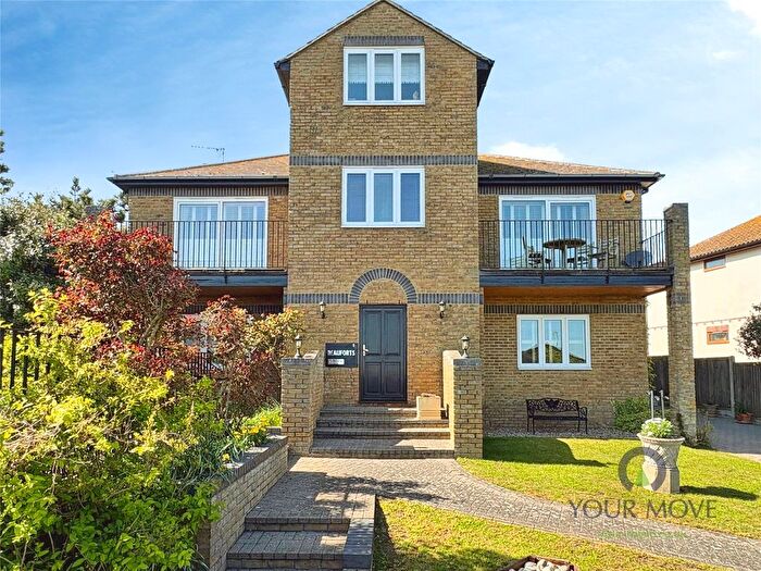 4 Bedroom Detached House For Sale In North Foreland Avenue, Broadstairs, Kent, CT10