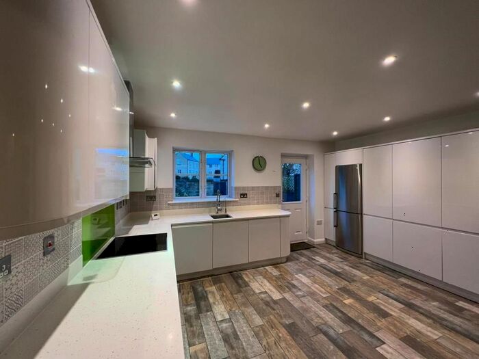 4 Bedroom Semi-Detached House To Rent In Cedar Drive, Witney, OX28