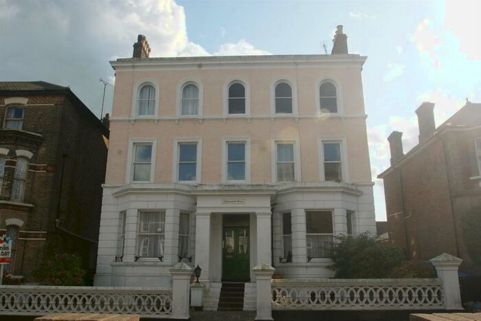 2 Bedroom Flat To Rent In Broadstairs, CT10