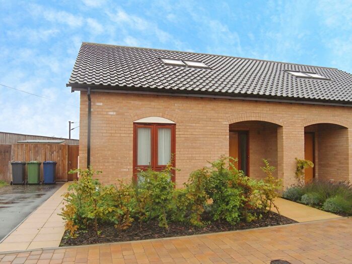 3 Bedroom Chalet To Rent In Abberley Wood, Cambridge, CB22